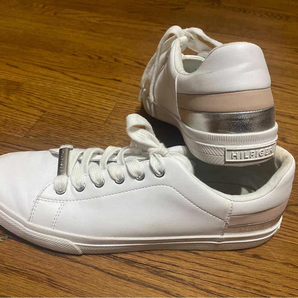 Tommy Hilfiger LAADI sneakers Size 9